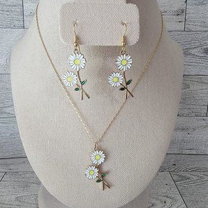 NEW | Matching Flower Pendant  Dainty Gold Plated Necklace & Earring Set